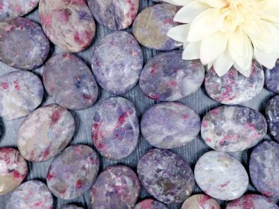 Purple amethyst pebbles with a flower in the middle.