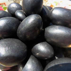 Black shiny stones of various sizes.