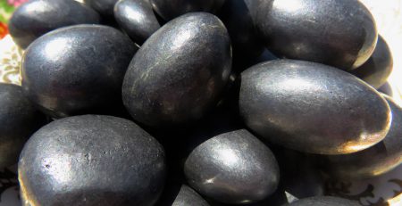 Black shiny stones of various sizes.