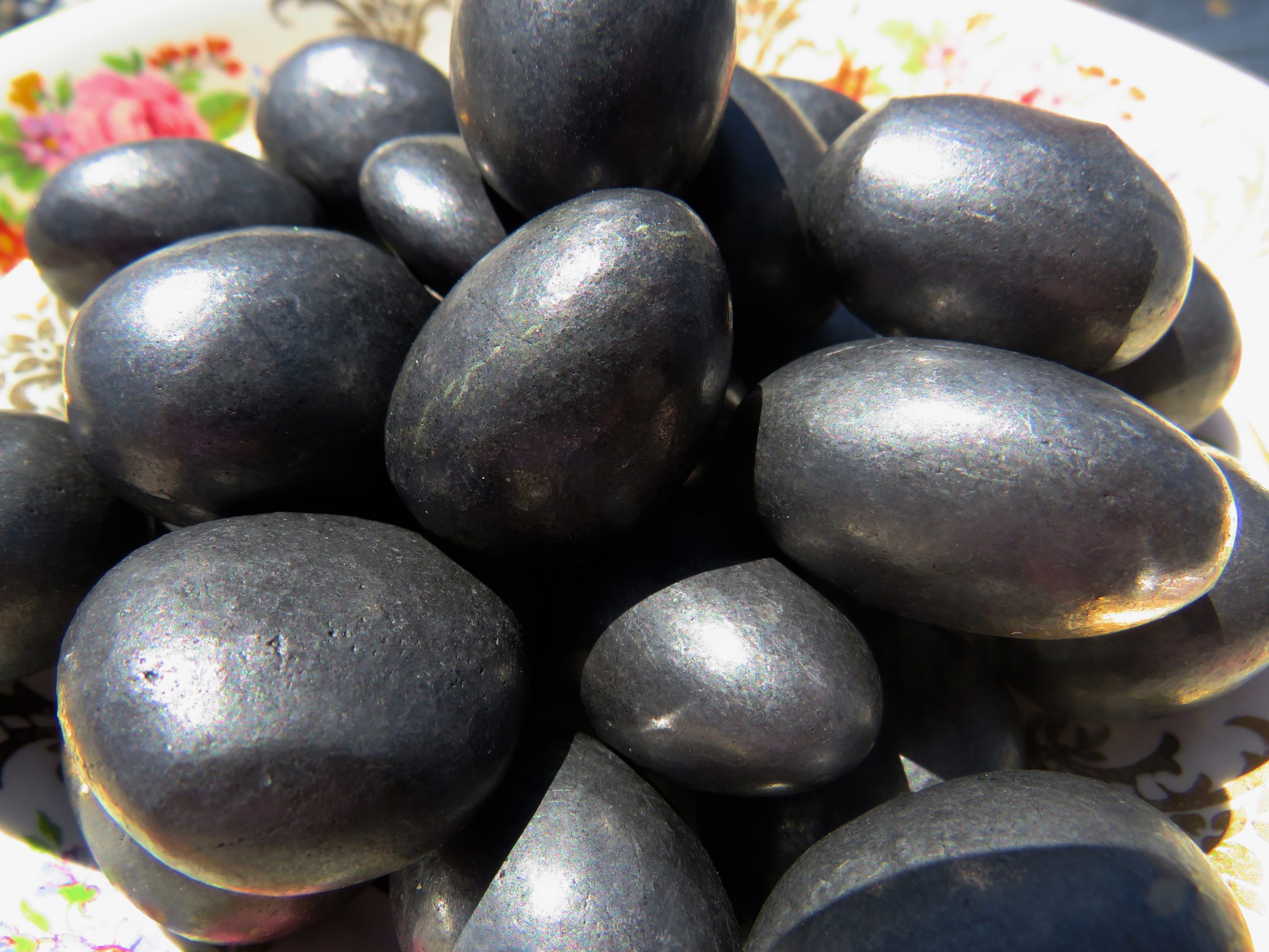 Black shiny stones of various sizes.