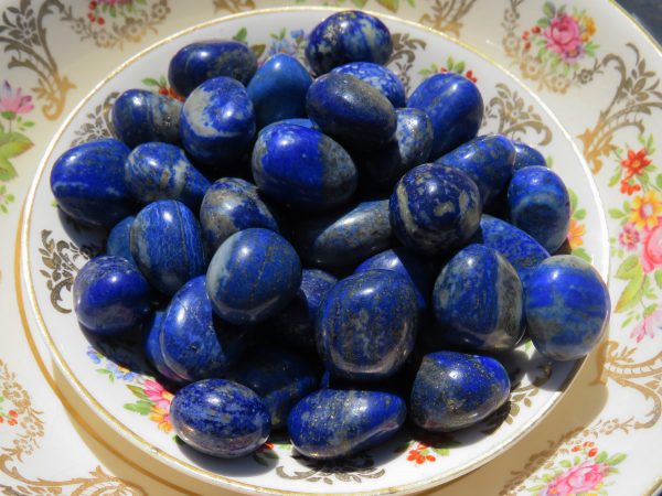 Blue and gold lapis lazuli stones on a plate.