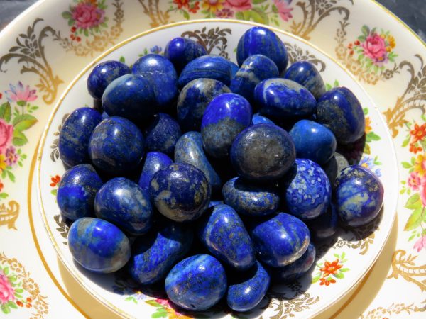 Blue lapis lazuli stones on a plate.