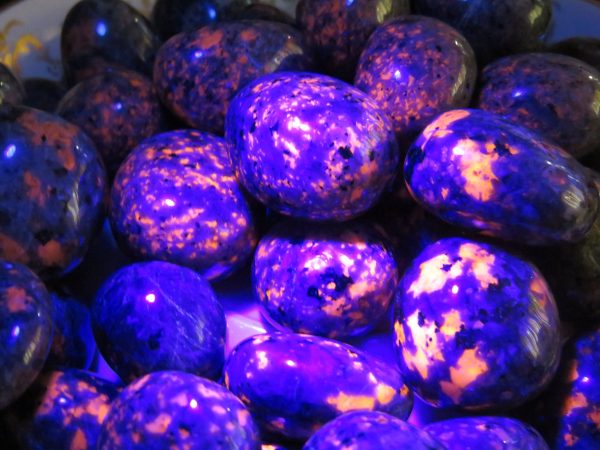 Close up of purple and orange stones.